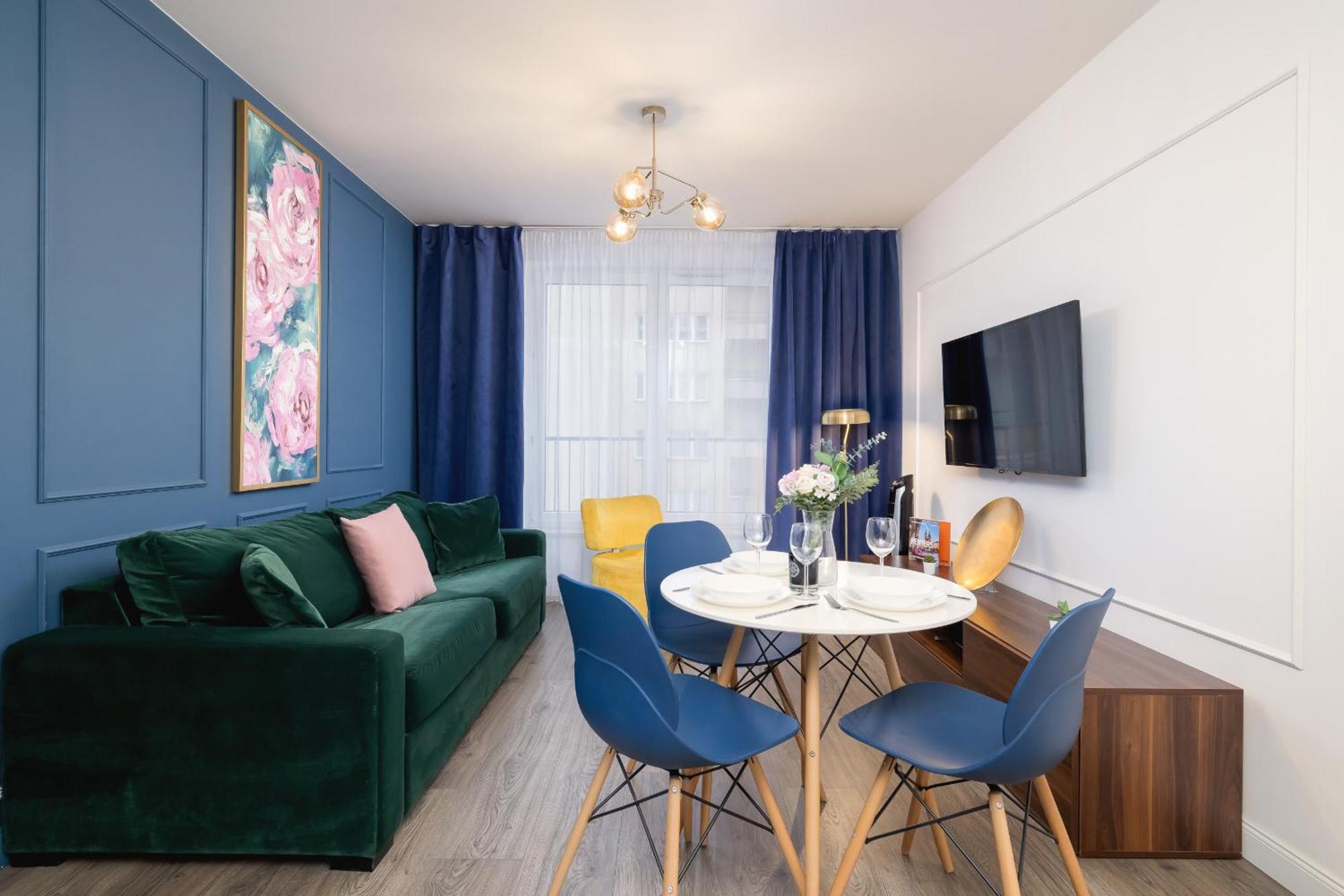 Blue And Green Apartment With Bright Pink Bedroom In Krakow By Noclegi Renters Cracóvia Exterior foto